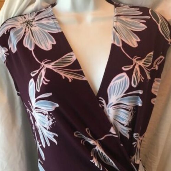Lark & Ro * PLUM White BLUE FLORAL Cap Slv WRAP DRESS * Work / Date * NWOT * XS - Picture 3 of 12